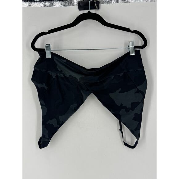 Prana Layna Brami in Black Camo - Picture 2 of 4